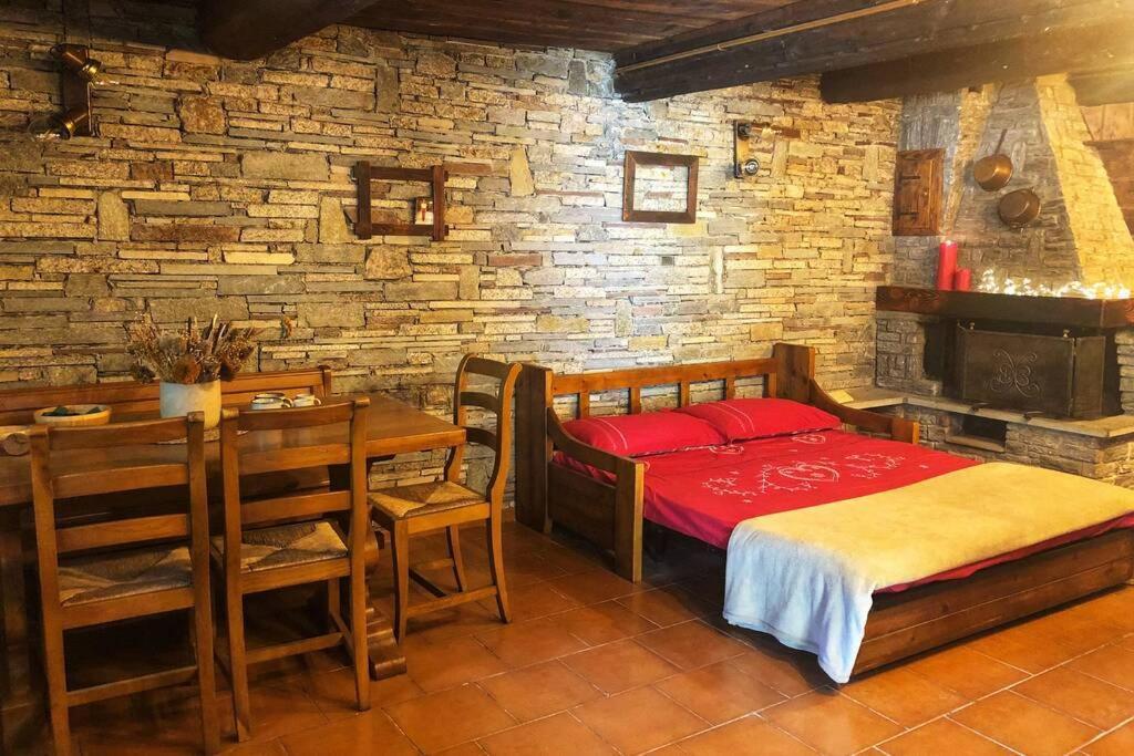 Monolocale Rustico Di Montagna Apartment Antey-Saint-Andre Bagian luar foto